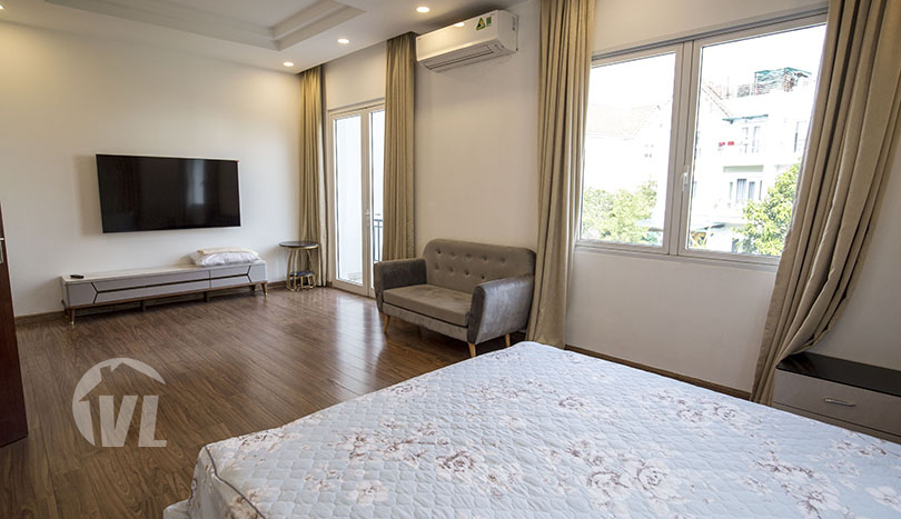 Renovated 4 bedroom house in Hoa Sua street of Vinhomes Riverside