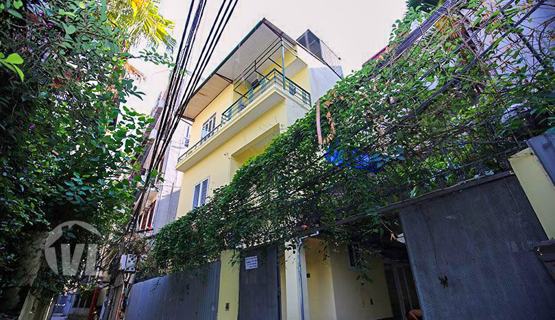 3 bed house with large yard to rent in Tay Ho district