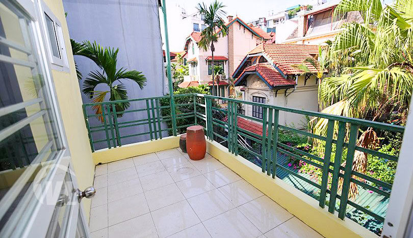 3 bed house with large yard to rent in Tay Ho district