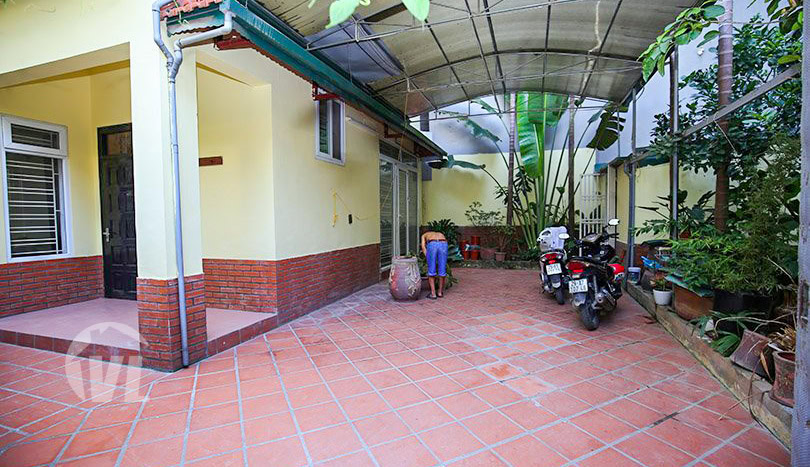 3 bed house with large yard to rent in Tay Ho district