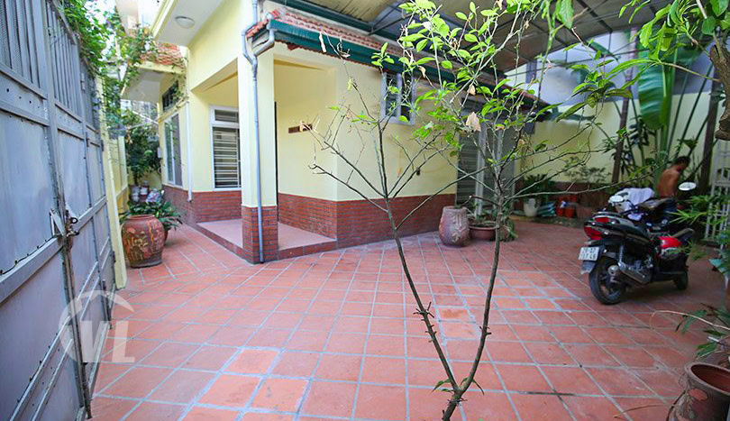 3 bed house with large yard to rent in Tay Ho district