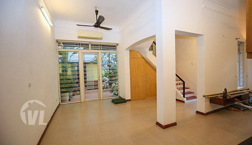 3 bed house with large yard to rent in Tay Ho district