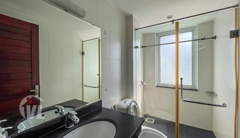 Large and bright 2 bed apartment to rent in Hanoi center
