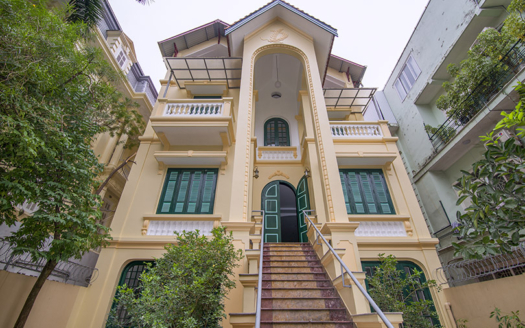 4 bedroom villa with swimming pool and garden in Tay Ho