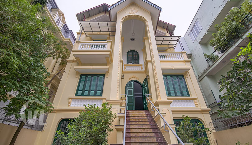 4 bedroom villa with swimming pool and garden in Tay Ho