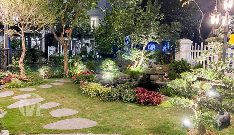 Free standing villa to rent in Vinhomes Riverside next to BIS