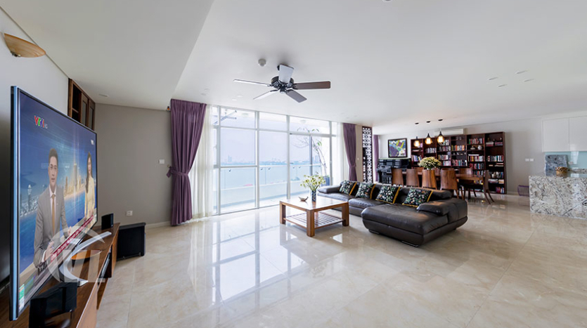 Large 3 bedroom flat to rent in Watermark Tay Ho