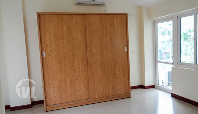 Partly furnished house with yard to lease in Tay Ho district