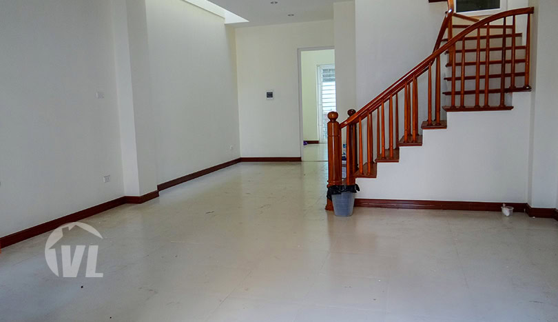 Partly furnished house with yard to lease in Tay Ho district
