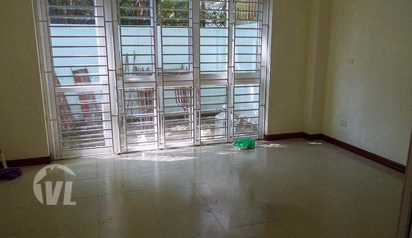 Partly furnished house with yard to lease in Tay Ho district