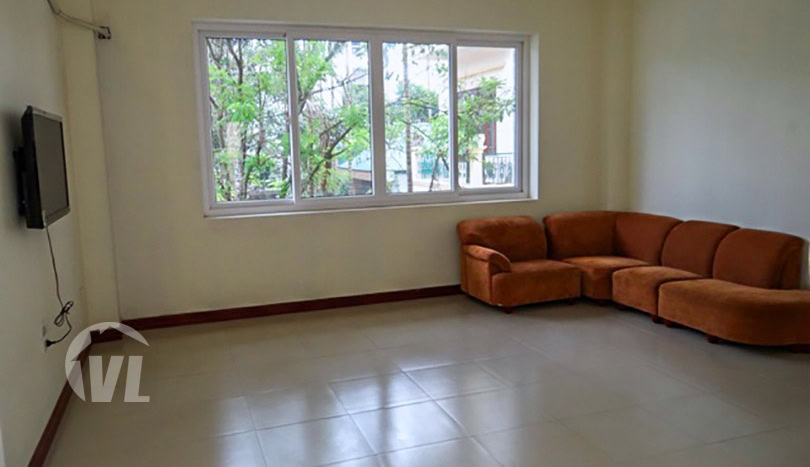 Partly furnished house with yard to lease in Tay Ho district