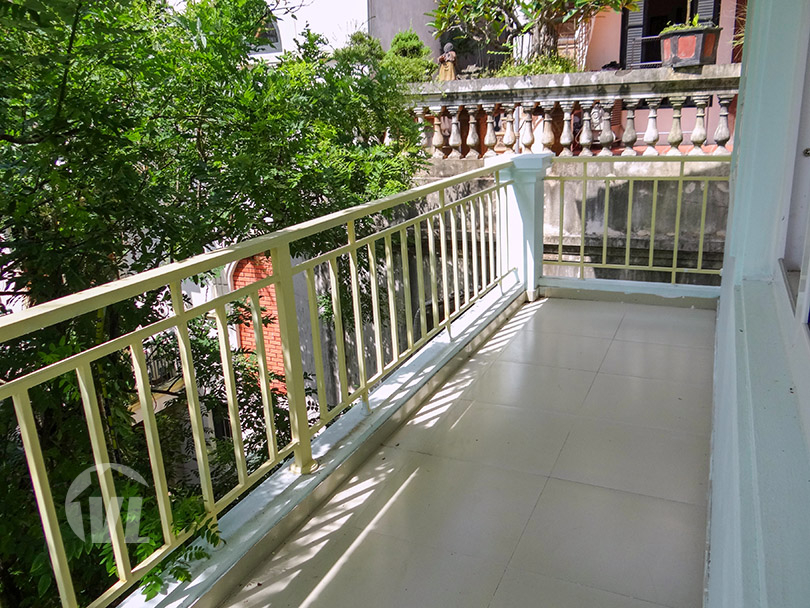 333 Partly furnished house with yard to lease in Tay Ho district