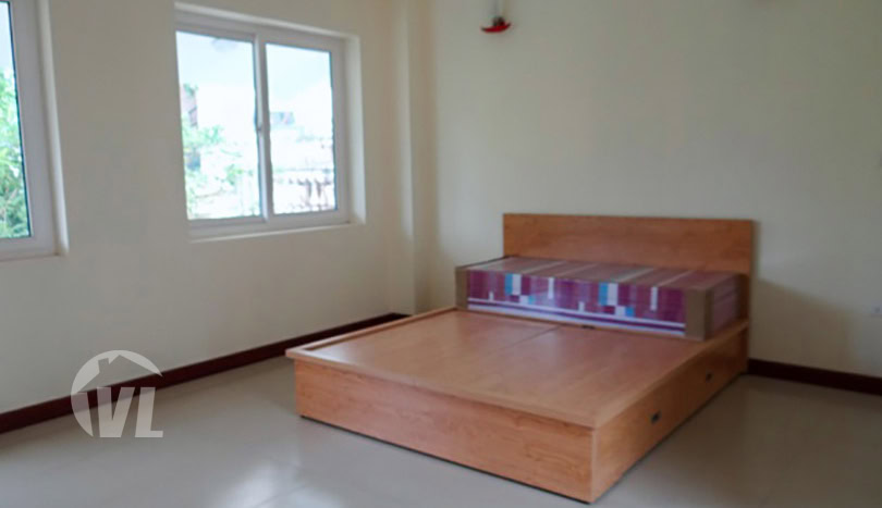 Partly furnished house with yard to lease in Tay Ho district