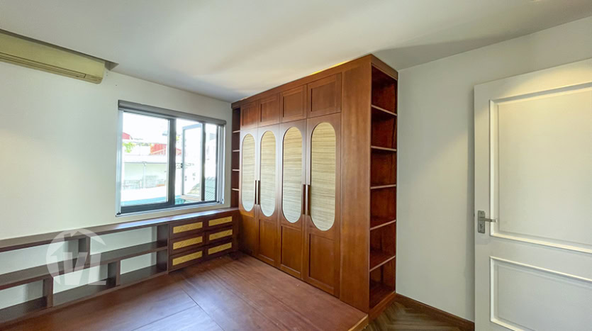Penthouse with terrace overlooking the West Lake view in Tay Ho area