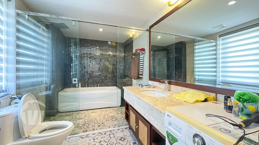 Penthouse with terrace overlooking the West Lake view in Tay Ho area