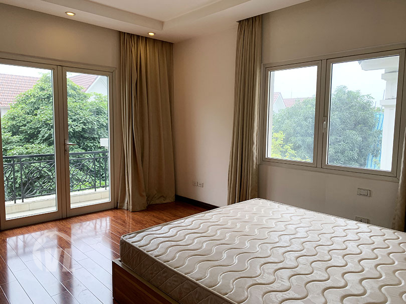 333 5 bed house to rent on Hoa Sua street in Vinhomes Riverside