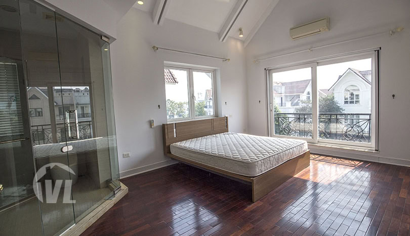 Modern and airy 3 bed villa to rent in Vinhomes Riverside