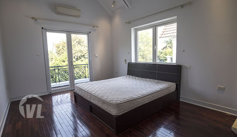Modern and airy 3 bed villa to rent in Vinhomes Riverside