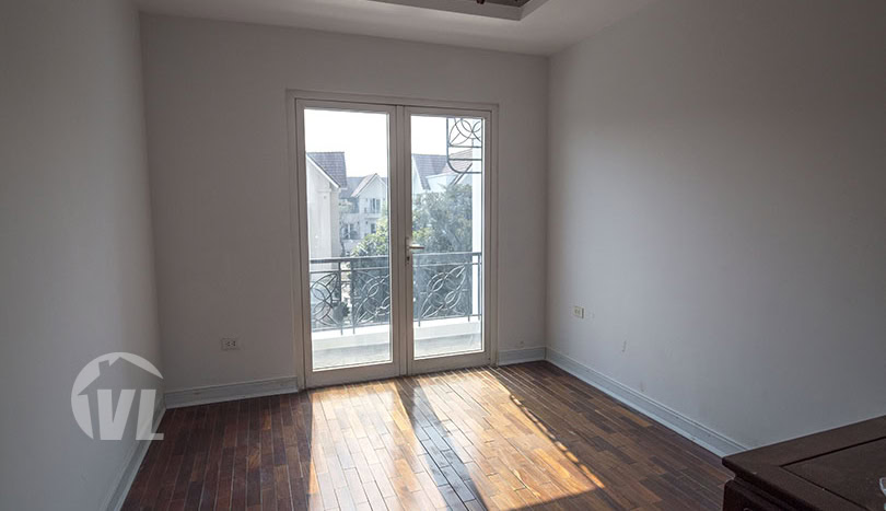 Modern and airy 3 bed villa to rent in Vinhomes Riverside