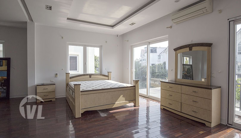 Modern and airy 3 bed villa to rent in Vinhomes Riverside