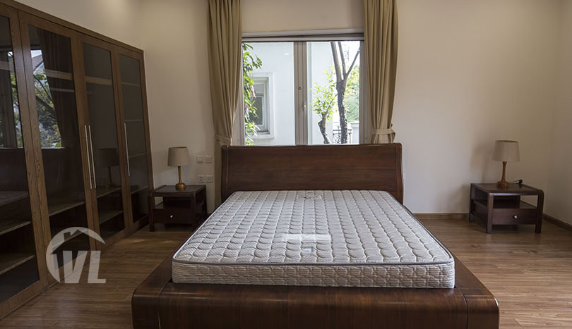 Separated villa to rent in Vinhomes Riverside close to Symphony mall