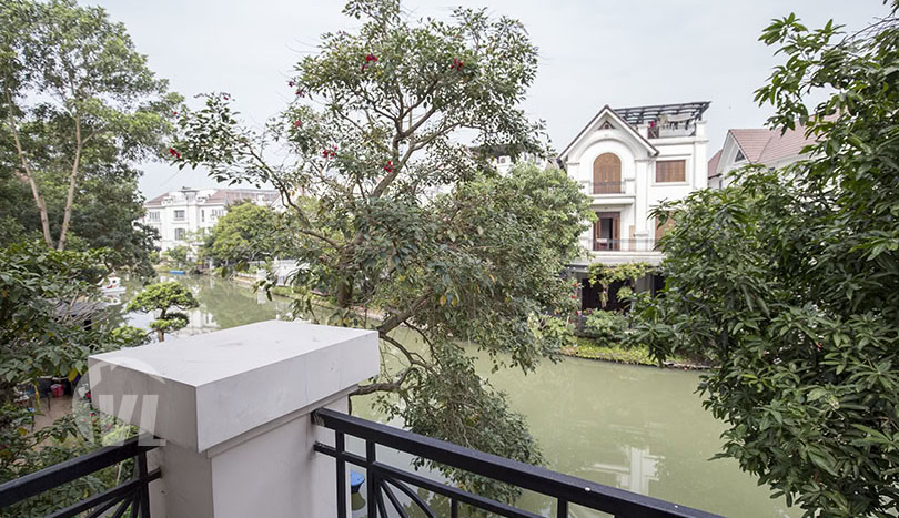 Separated villa to rent in Vinhomes Riverside close to Symphony mall