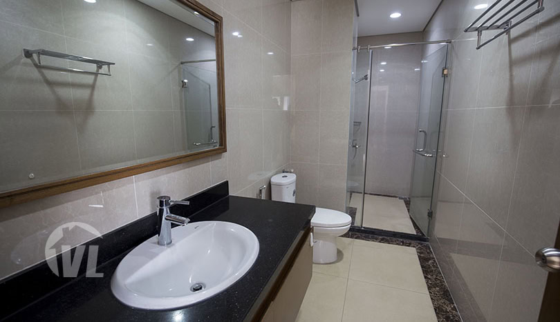 Separated villa to rent in Vinhomes Riverside close to Symphony mall