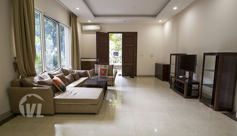 Separated villa to rent in Vinhomes Riverside close to Symphony mall