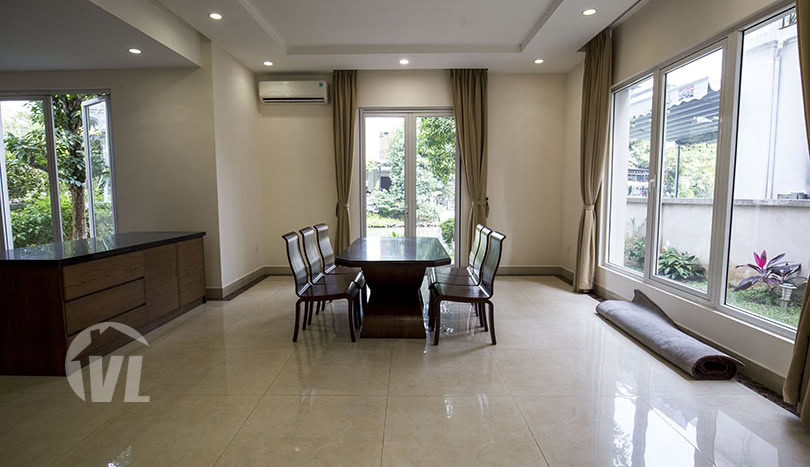 Separated villa to rent in Vinhomes Riverside close to Symphony mall