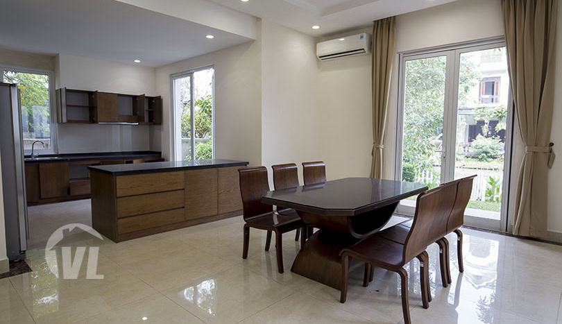 Separated villa to rent in Vinhomes Riverside close to Symphony mall