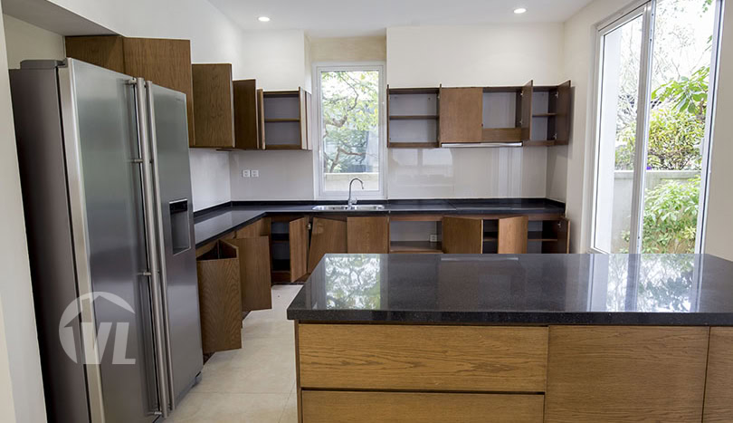 Separated villa to rent in Vinhomes Riverside close to Symphony mall