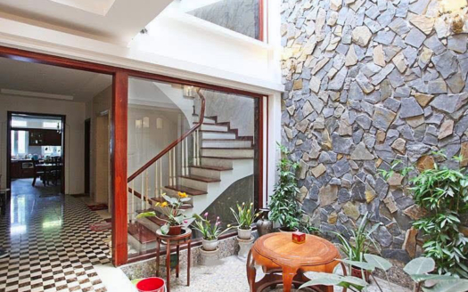 Spacious 5 beds villa with elevator to rent in Tay Ho
