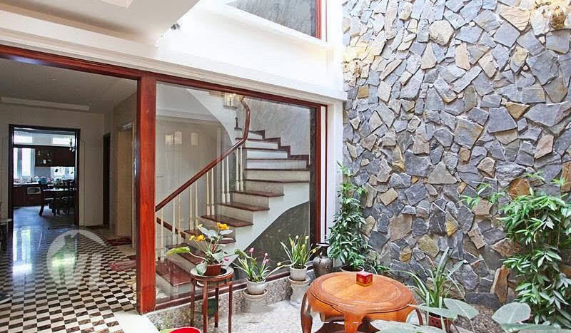 Spacious 5 beds villa with elevator to rent in Tay Ho