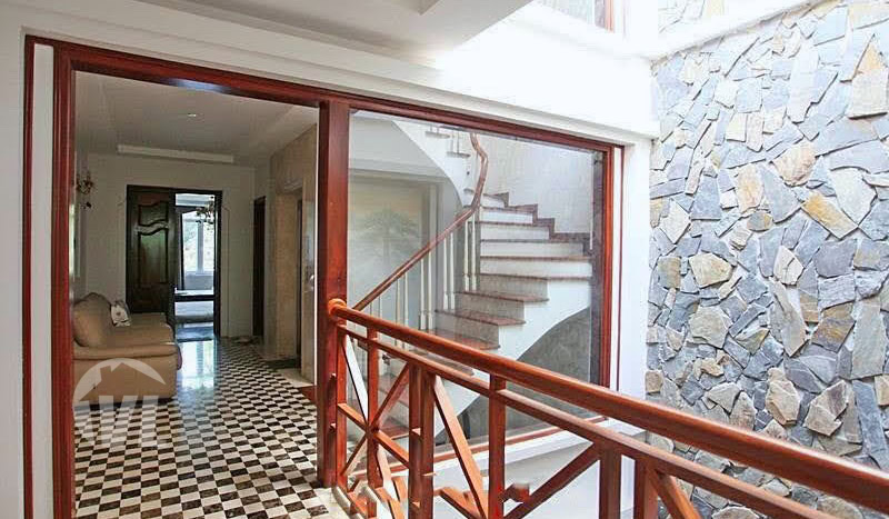 Spacious 5 beds villa with elevator to rent in Tay Ho