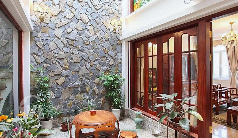 Spacious 5 beds villa with elevator to rent in Tay Ho
