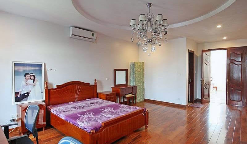 Spacious 5 beds villa with elevator to rent in Tay Ho