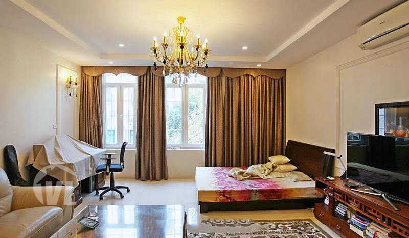 Spacious 5 beds villa with elevator to rent in Tay Ho