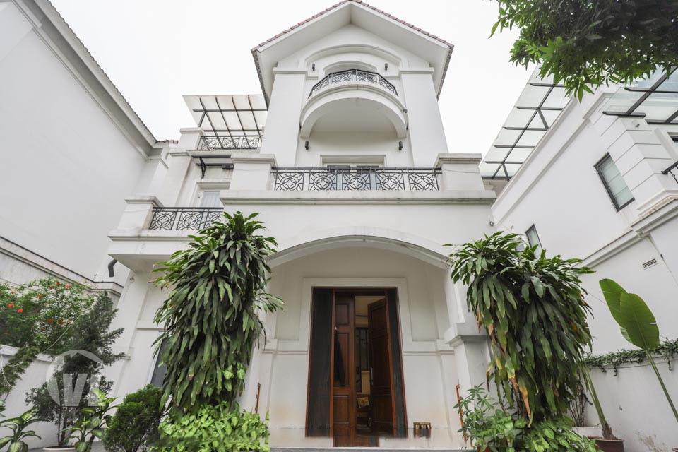 333 Freestanding villa with garden in Vinhomes Riverside Hoa Phuong