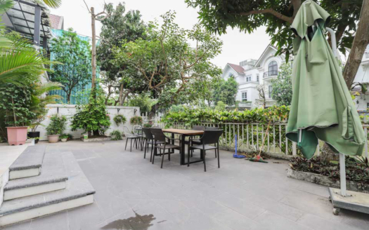 Freestanding villa with garden in Vinhomes Riverside Hoa Phuong