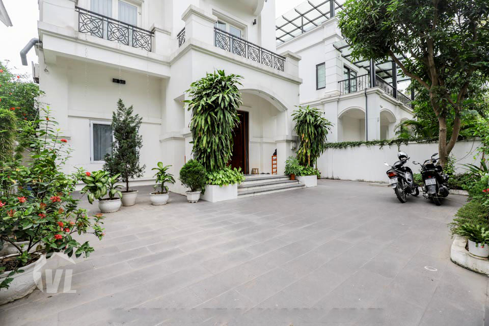 333 Freestanding villa with garden in Vinhomes Riverside Hoa Phuong