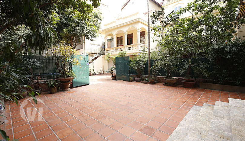 Furnished 4 beds house to let with garden in Hanoi Tay Ho district