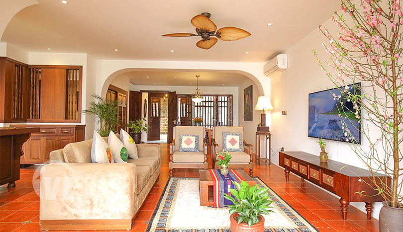 Furnished house with garden and lake view in Hanoi Tay Ho district