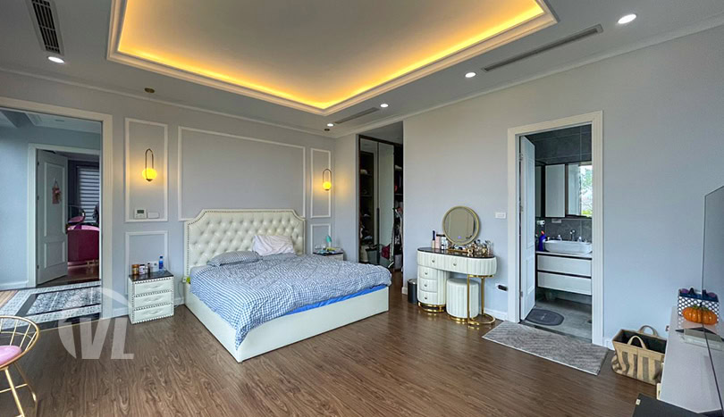 Villa with garden close to the French School in Hanoi Long Bien