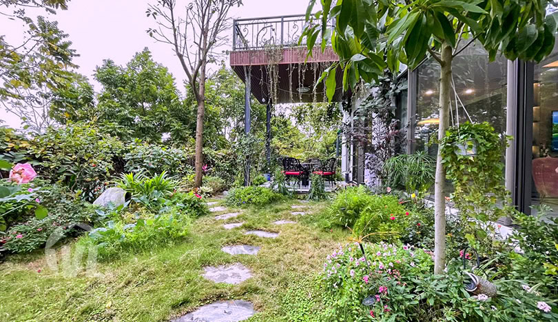 Villa with garden close to the French School in Hanoi Long Bien
