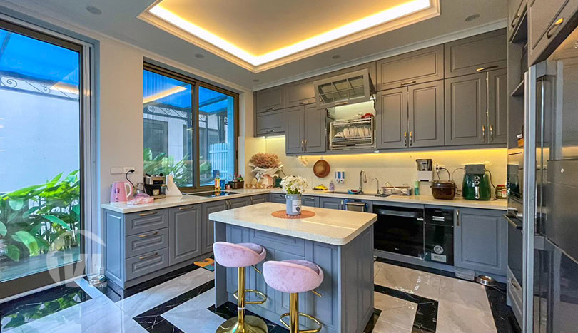 Villa with garden close to the French School in Hanoi Long Bien