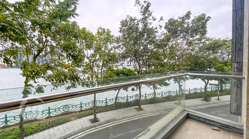 duplex apartment on the West Lake between Ciputra and Tay Ho