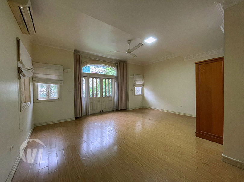 333 Partly furnished house with small garden in Tay Ho district
