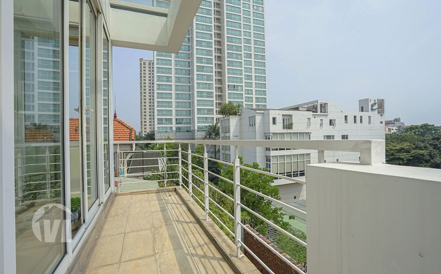 333 4 bedroom house with car access in Tay Ho district