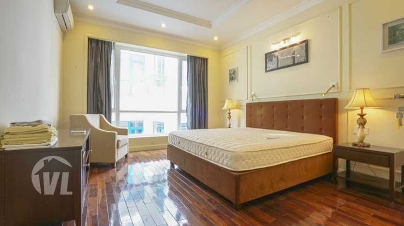 4 bedroom house with car access in Tay Ho district