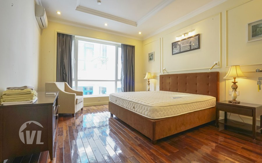 333 4 bedroom house with car access in Tay Ho district